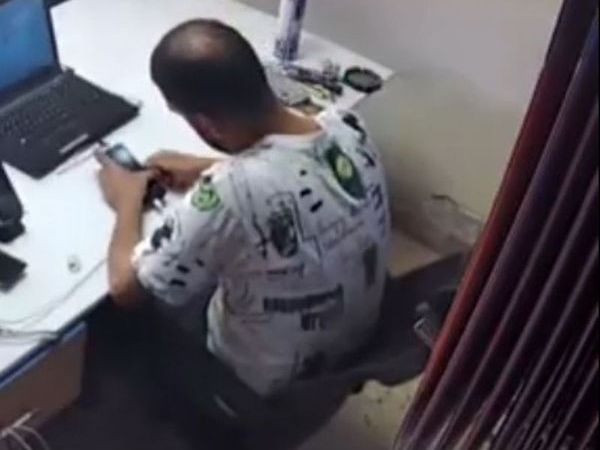 Adana'da Cep Telefonu Bataryası Patladı, Kısa Süreli Panik Yaşandı