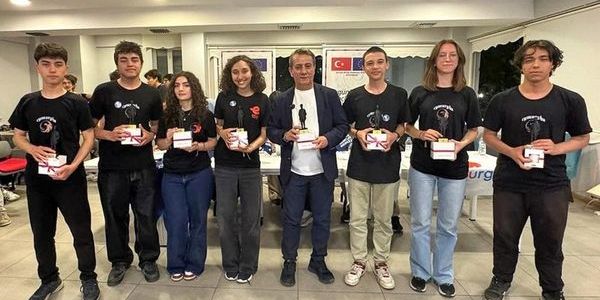 Efeler'de Dijital Oyun Tasarım Yarışması Genç Yazılımcıları Ödüllendirdi