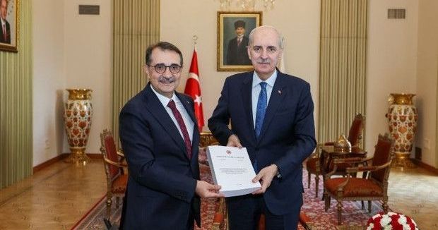 TBMM Başkanı Numan Kurtulmuş, Yapay Zeka Araştırma Komisyonu Raporunu Aldı