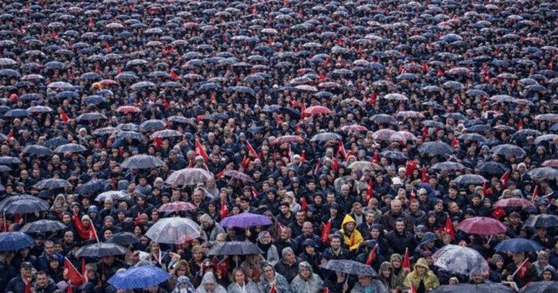 İmamoğlu'na Destek Hesabından Yapay Zeka Görseli Paylaşıldı, Sosyal Medyada Tepki Çekti
