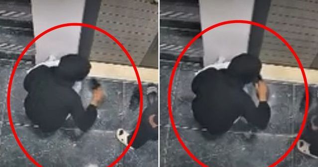 Siirt'te Ayakkabıları İnceleyen Kadın Hırsızlar Güvenlik Kamerasına Takıldı