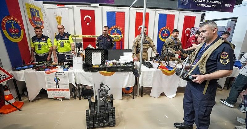 Bursa'da Jandarma Güvenlik ve Siber Suç Eğitimi Fuarı Düzenledi