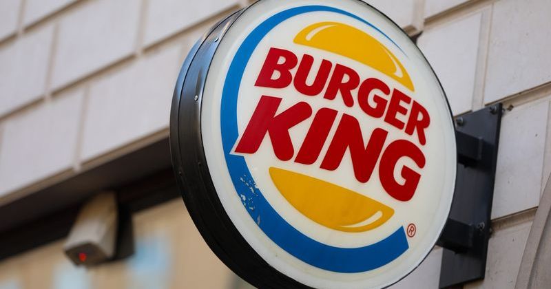 Burger King, Yapay Zeka Destekli Kulaklıklarla Çalışan Takibine Başlıyor