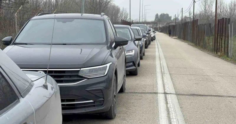 Kastanies Sınır Kapısı'nda Parmak İzi ve Yüz Tanıma Sistemleri Trafik Yoğunluğuna Neden Oluyor
