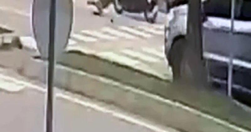 Adana'da Yaya Geçidinde Bebek Arabasına Motosiklet Çarptı: 1,5 Yaşındaki Mahmut Fatih Hayatını Kaybetti