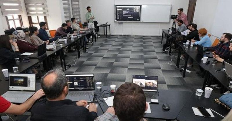 Konya Büyükşehir Belediyesi Personeline Yapay Zeka Odaklı Eğitim Verildi