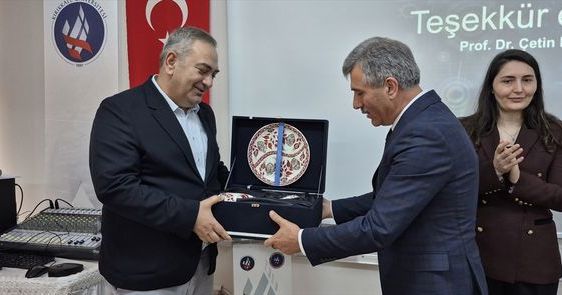 Bahşılı'da Yapay Zeka ve Meslekler Konferansı Düzenlendi