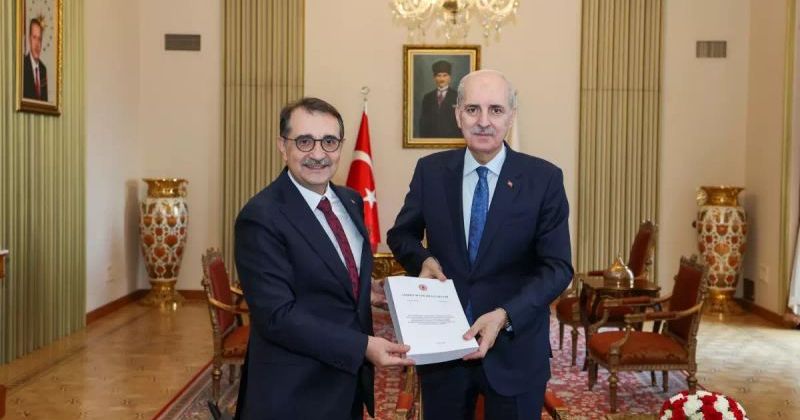 TBMM Yapay Zeka Araştırma Komisyonu Raporunu Başkan Kurtulmuş'a Teslim Etti